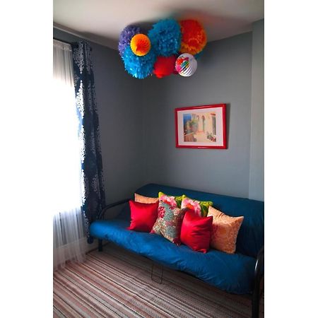 Colour Cube Guest House Toronto Downtown East Esterno foto