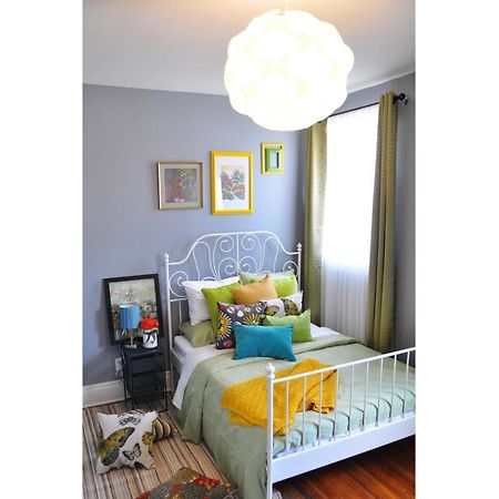 Colour Cube Guest House Toronto Downtown East Esterno foto