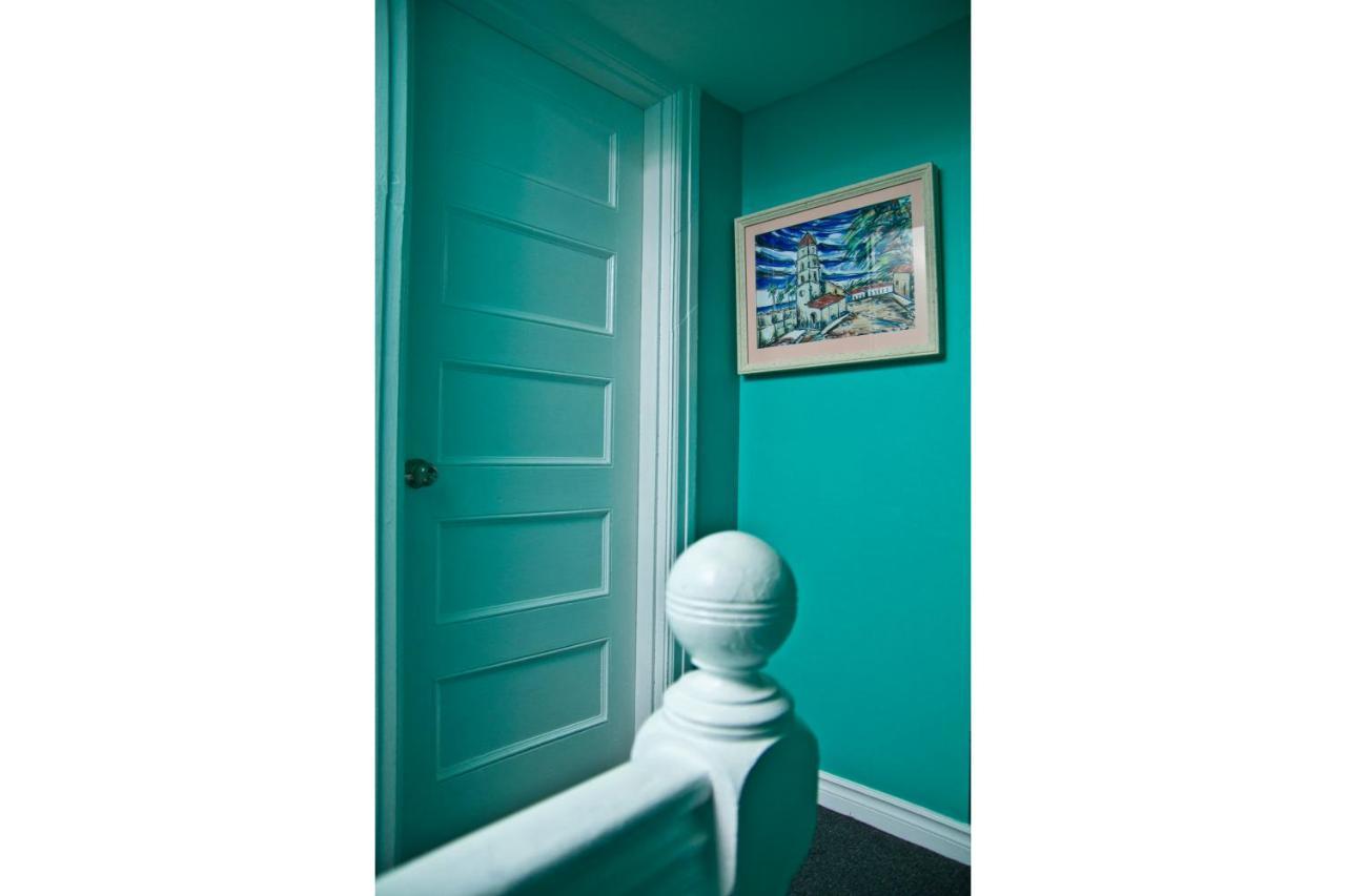 Colour Cube Guest House Toronto Downtown East Esterno foto